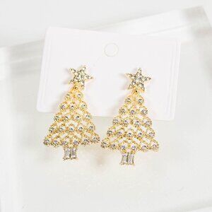 ✨ NWT | Dazzling Christmas Tree Drop Earrings 🎄